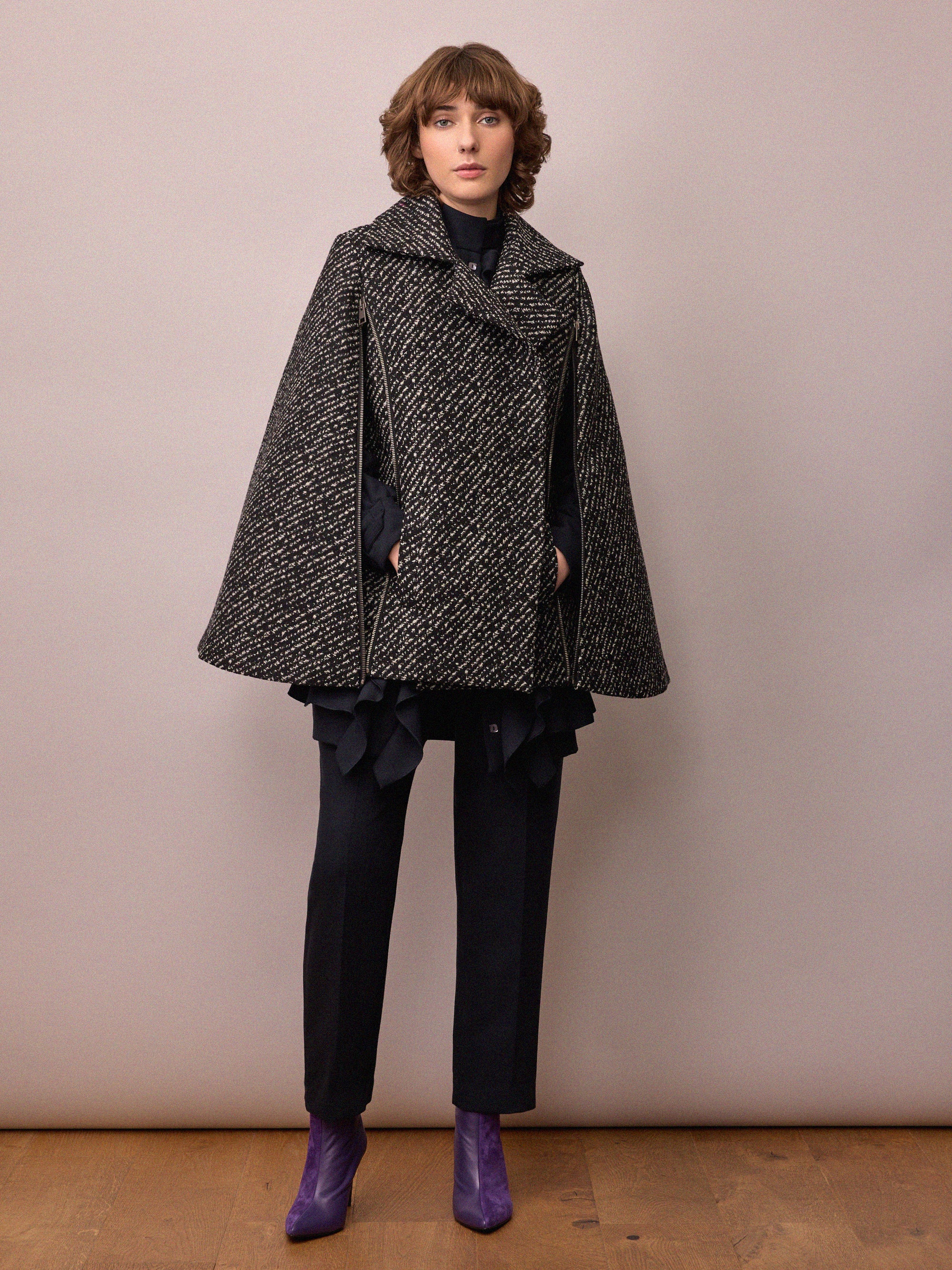 Quentin Cape/ Grey Diagonal Jacquard