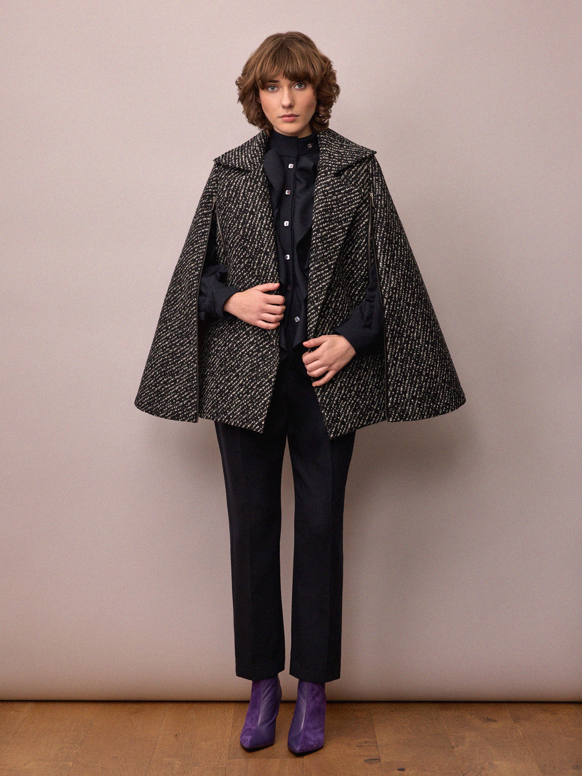 Quentin Cape/ Grey Diagonal Jacquard