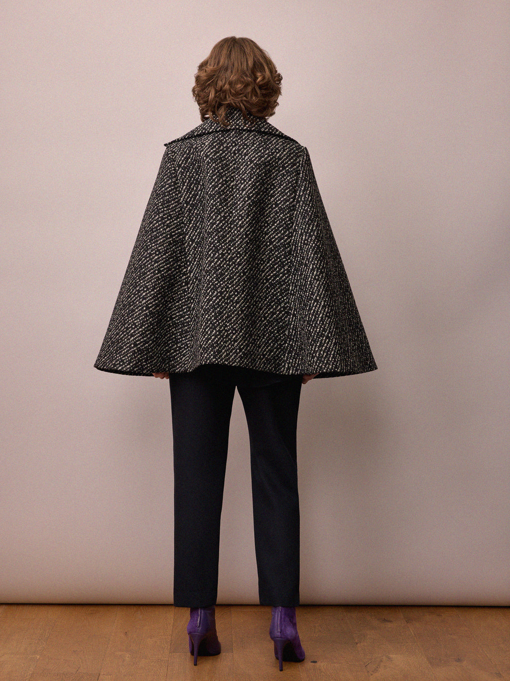 Quentin Cape/ Grey Diagonal Jacquard