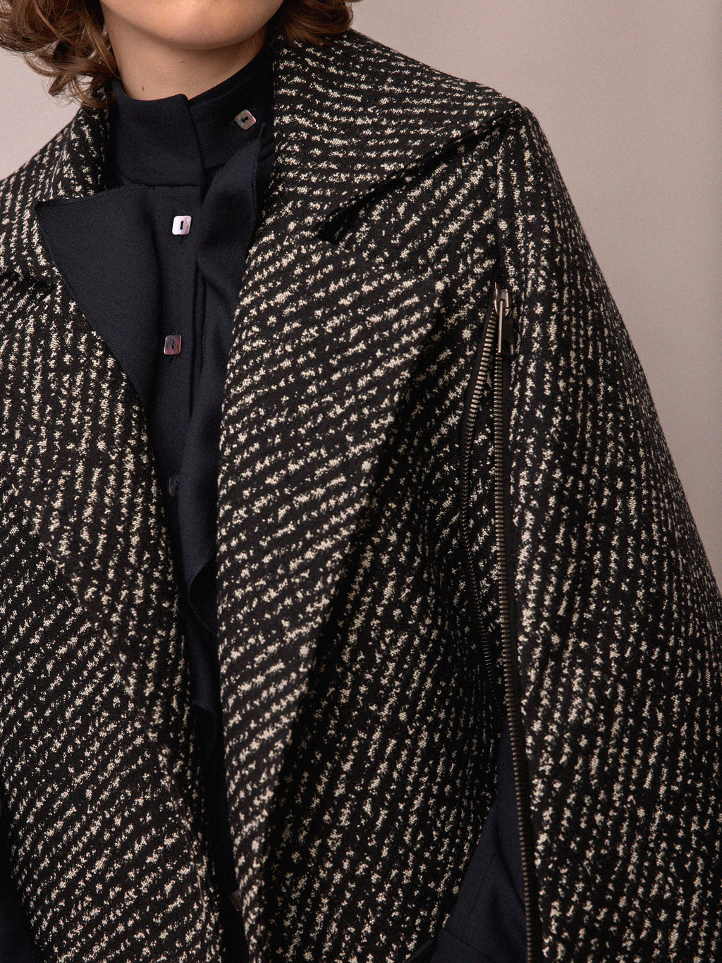 Quentin Cape/ Grey Diagonal Jacquard