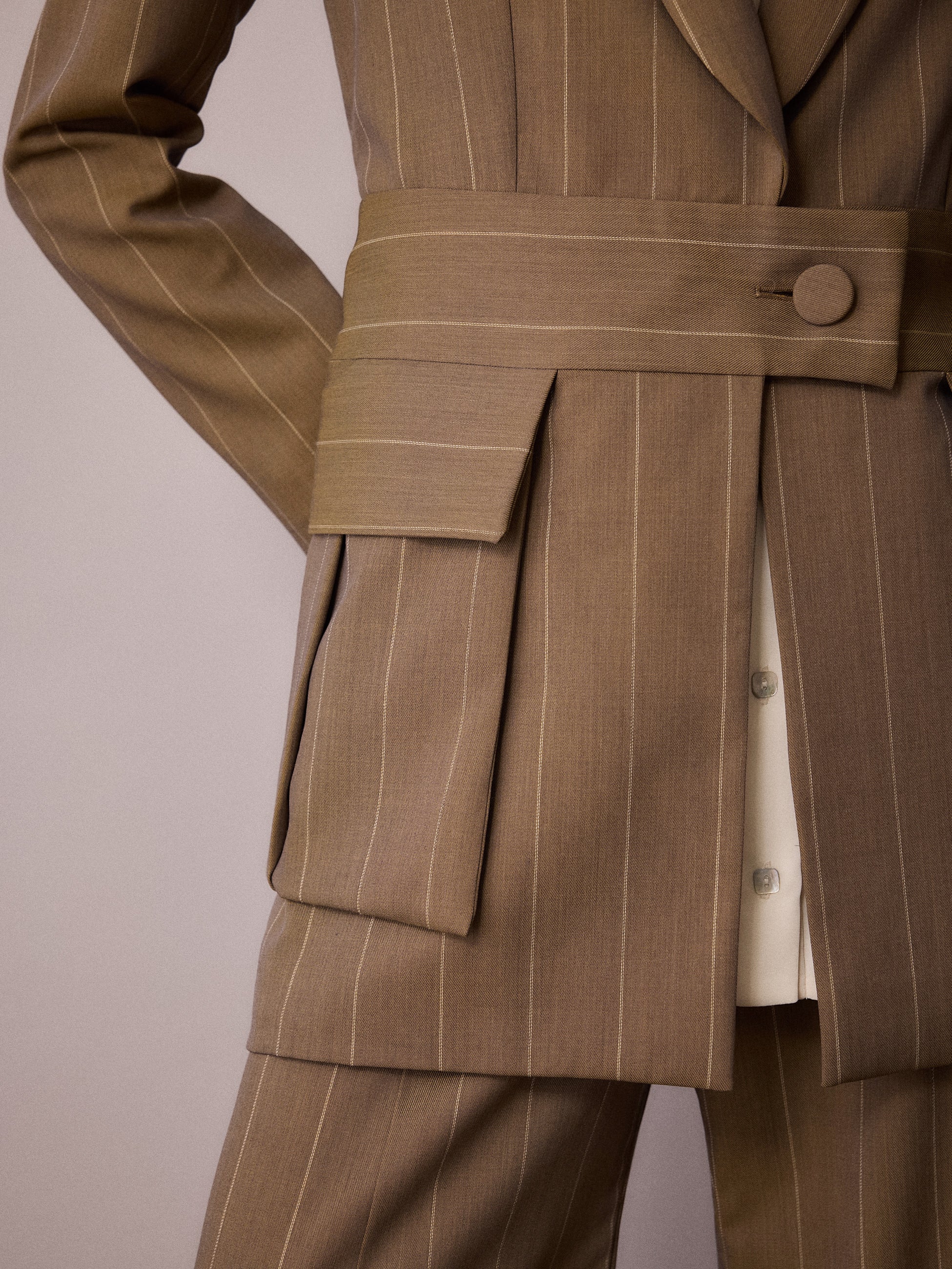 Harper Suit Jacket / Sand Pinstripe