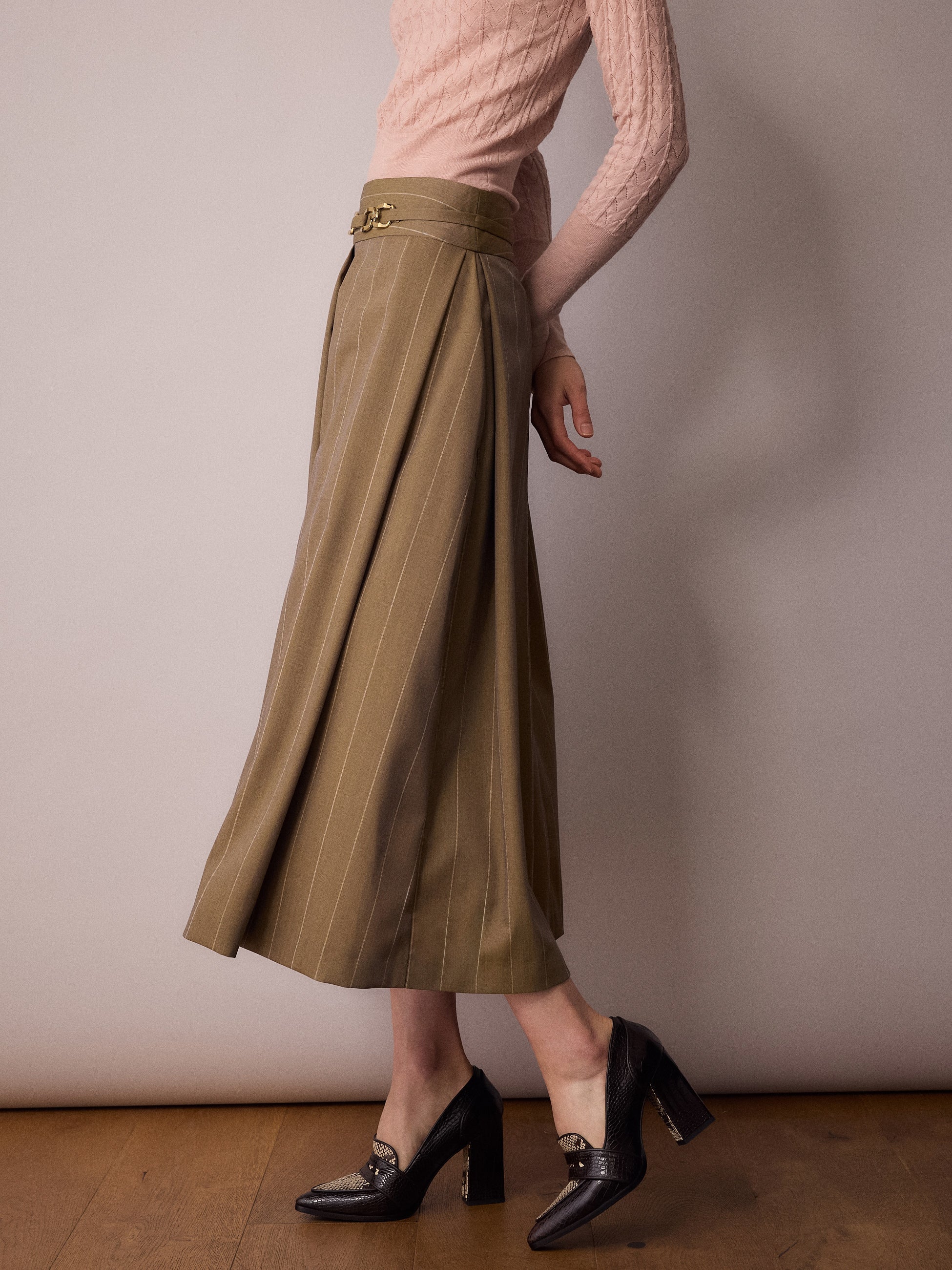 Marlo Box Pleat Skirt / Sand Pinstripe